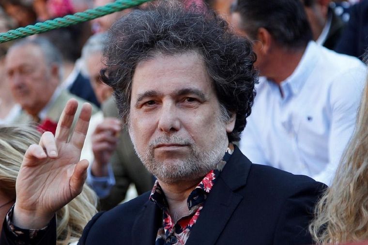 Andrés Calamaro está reversionando temas con artistas españoles de su agrado