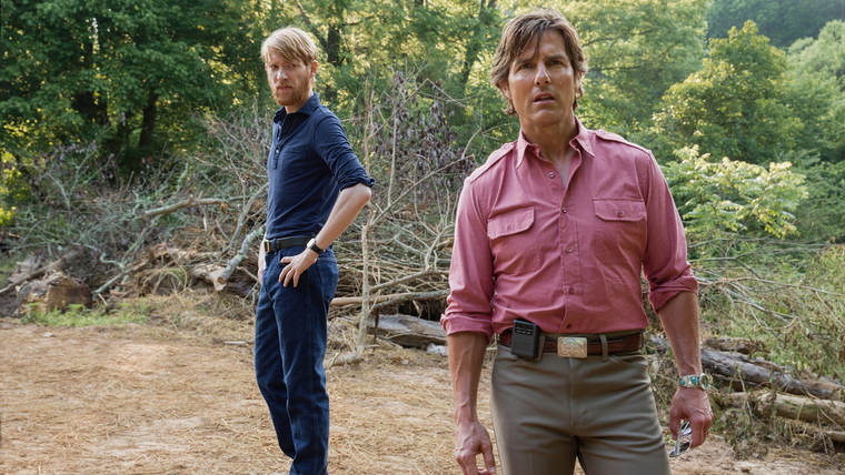 Tom Cruise junto a Domhnall Gleeson en American Made. Tom Cruise junto a Domhnall Gleeson en American Made. 