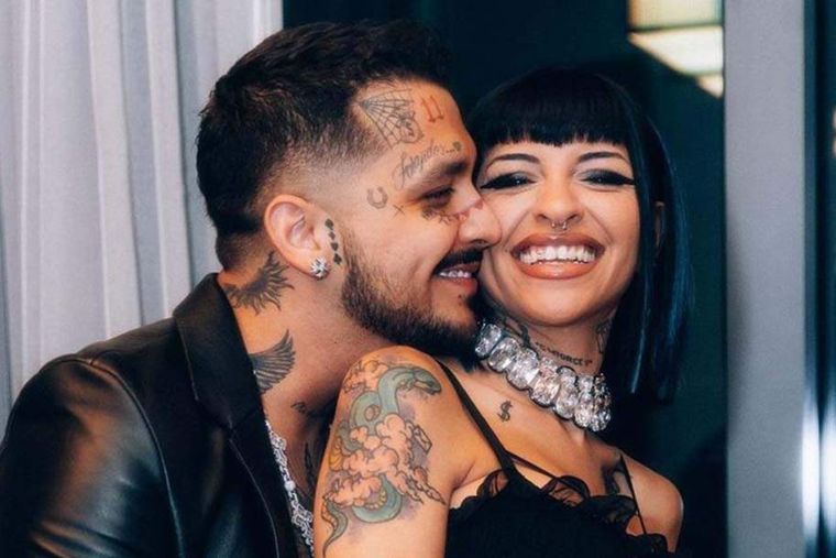 Christian Nodal y Cazzu compraron una casa rodante.