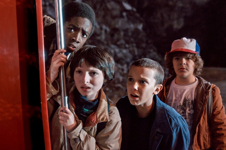 Los actores de Stranger Things debutaron en la serie cuando tenían entre 11 y 13 años. Los actores de Stranger Things debutaron en la serie cuando tenían entre 11 y 13 años.
