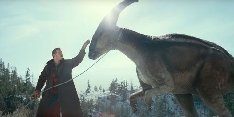 Owen Grady junto a un pacífico herbívoro