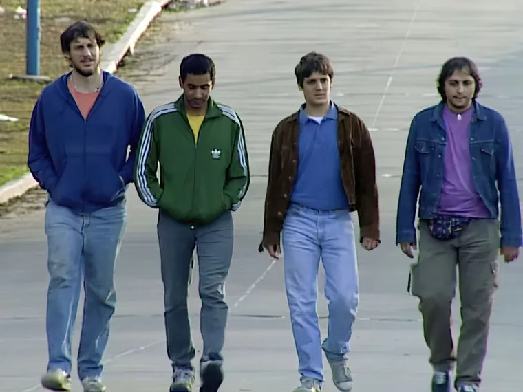 Okupas tiene una temporada de once episodios. Okupas tiene una temporada de once episodios.