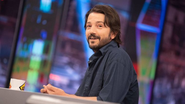 Diego Luna es un actor y director mexicano de televisión, teatro y cine.