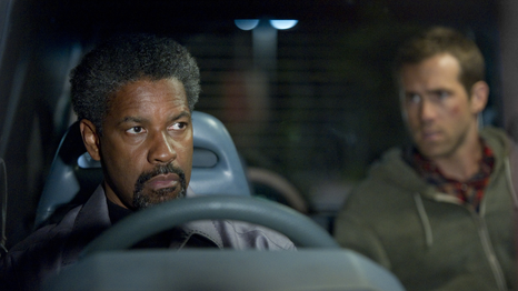 La película dirigida por Daniel Espinosa se estrenó en 2012. La película dirigida por Daniel Espinosa se estrenó en 2012.