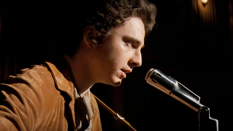 Timothée Chalamet interpreta a Bob Dylan