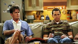 Jon Cryer y Charlie Sheen trabajaron juntos en Two and a Half Men. 