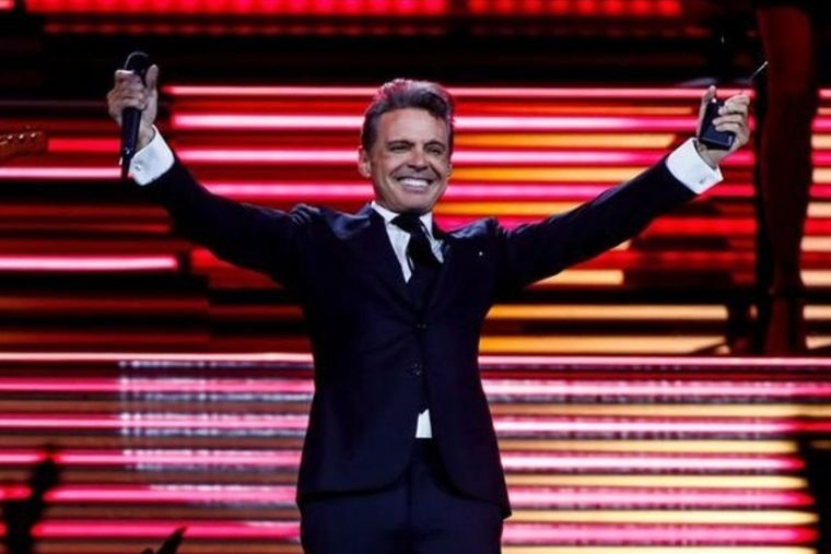 Luis Miguel sorprendió con un particular gesto.