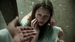 Mia Goth se luce en esta película de terror psicológico
