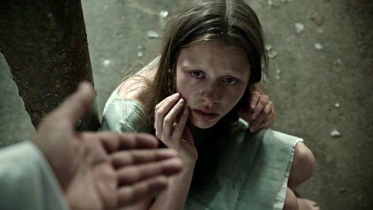 Mia Goth se luce en esta película de terror psicológico