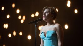 Lady Gaga recibió una nominación al Oscar por su actuación. Lady Gaga recibió una nominación al Oscar por su actuación.