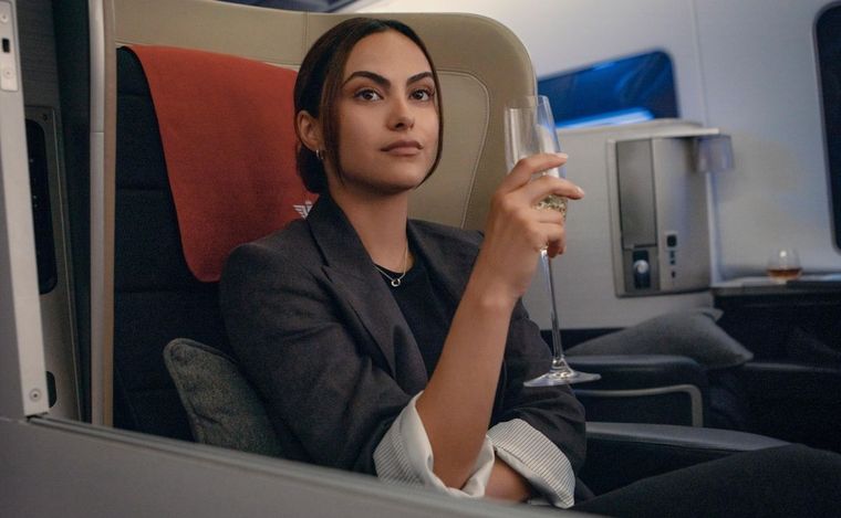 Camila Mendes protagoniza la comedia romántica Upgraded