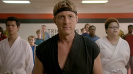 cobra kai llega a la tv abierta: telefe emitira la serie de netflix en un horario especial