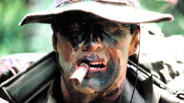 Clint Eastwood dirige y protagoniza El guerrero solitario.