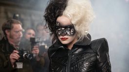 Emma Stone interpreta a una joven Cruella de Vil en la película de Disney de 2021
