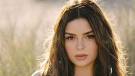 demi rose enseno lo de atras en una moto acuatica y enloquecio a sus seguidores