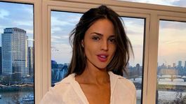 eiza gonzalez uso un vestido traslucido y dejo ver lo de abajo eiza gonzalez uso un vestido traslucido y dejo ver lo de abajo