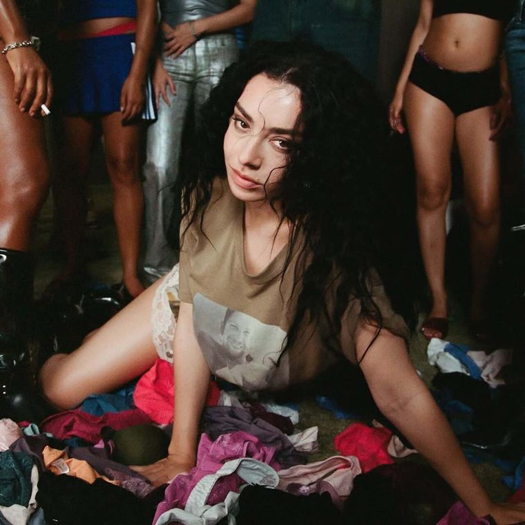 Charli XCX se lanza al cine