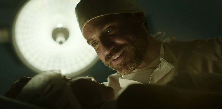 Edgar Ramírez revela los secretos detrás de Dr. Death