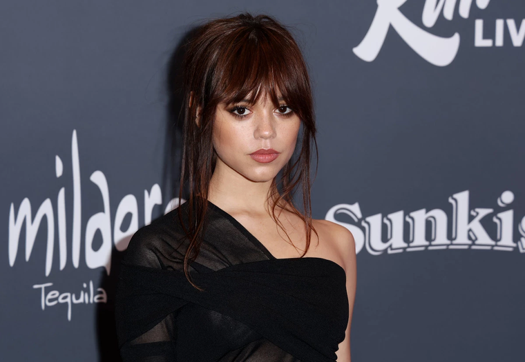 Jenna Ortega ha incrementado su fortuna gracias al éxito de Merlina.