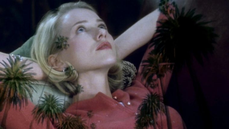 Naomi Watts protagonizó Mulholland Drive, película que cambió su carrera para siempre. Naomi Watts protagonizó Mulholland Drive, película que cambió su carrera para siempre.