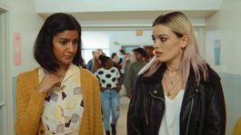 asi luce hoy emma mackey, que le da vida a maeve en sex education