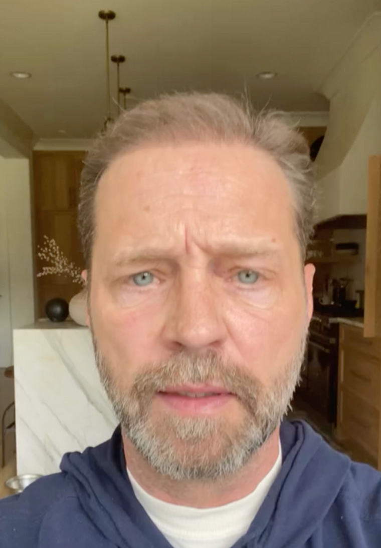 Jason Priestley luce irreconocible Jason Priestley luce irreconocible