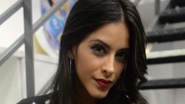 celeste muriega enseno lo de atras con un bikini demasiado pequeno