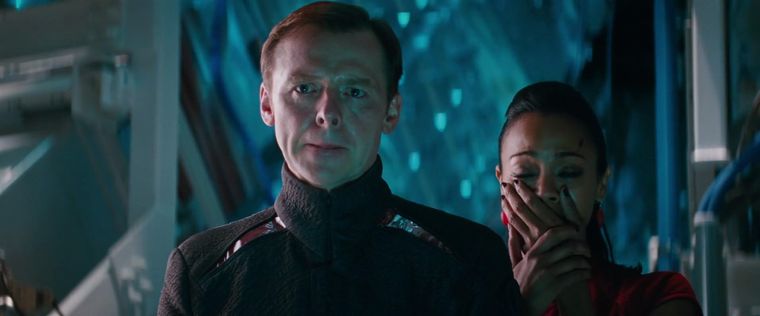 Simon Pegg y Zoe Saldaña como Scotty y Uhura en Star Trek: Into the Darkness Simon Pegg y Zoe Saldaña como Scotty y Uhura en Star Trek: Into the Darkness