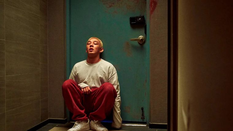 Yoo Ah-in es el protagonista de #Vivo. Yoo Ah-in es el protagonista de #Vivo.