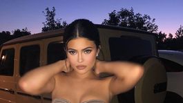 kylie jenner cautivo a todos con una remera ajustada sin nada abajo kylie jenner cautivo a todos con una remera ajustada sin nada abajo