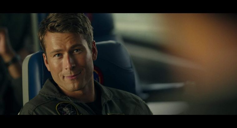 Glen Powell como el teniente Jake Hangman Seresin en Top: Gun Maverick