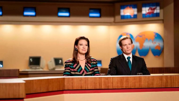 Disponible en Netflix España, The Newsreader se centra en la exitosa pareja de un ambicioso reportero y una estrella de las noticias.