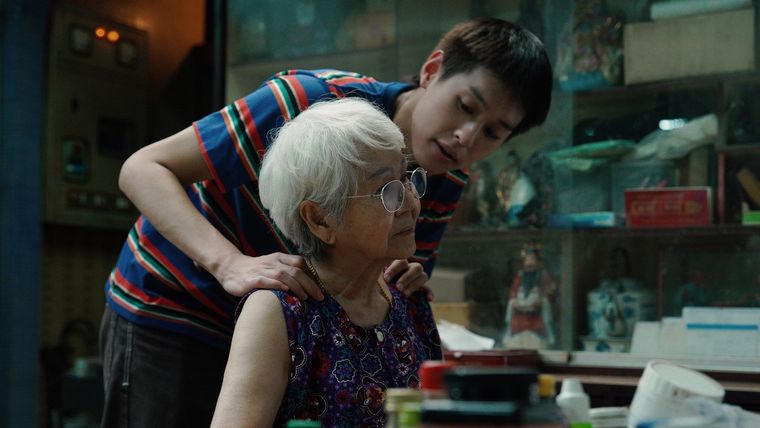 Cómo ser millonario antes que muera la abuela, el drama que llegó a Netflix Cómo ser millonario antes que muera la abuela, el drama que llegó a Netflix