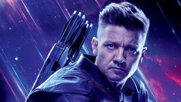 Clint afina su puntería para el regreso y para entrenar a su pupilo, Kate Bishop.