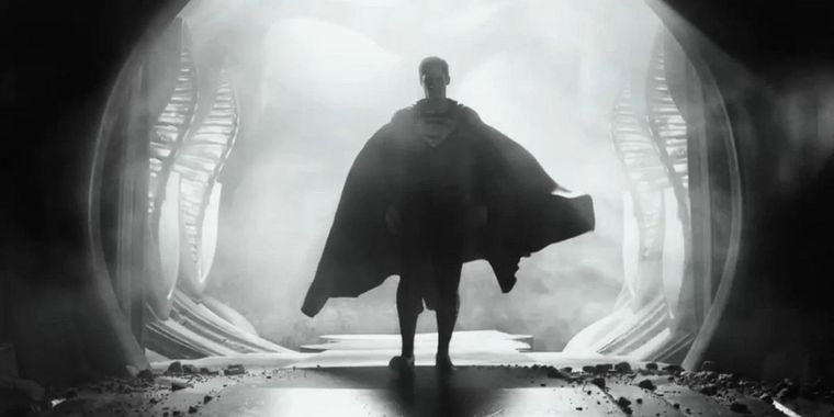 Superman y el misterio de su traje negro