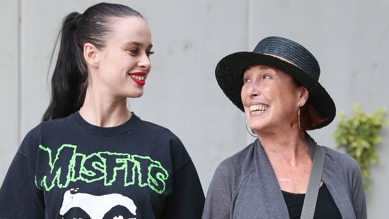 María Iborre junto a su madre, Verónica Forqué