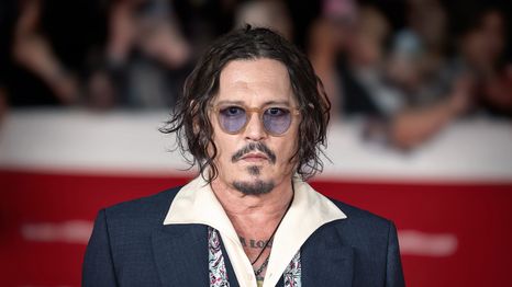Johnny Depp luce irreconocible en el rodaje de su nueva película