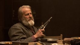Que Ver | Jeff Daniels es uno de los protagonistas de esta cruda miniserie