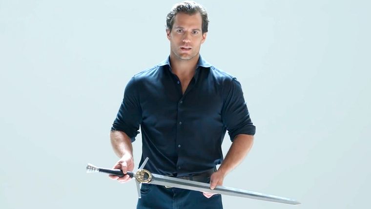 Henry Cavill vuelve a las espadas. Henry Cavill vuelve a las espadas.