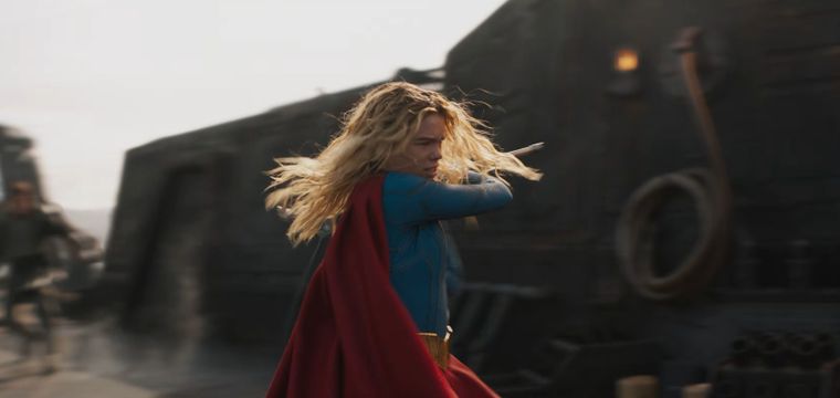 Supergirl en acción. Supergirl en acción.