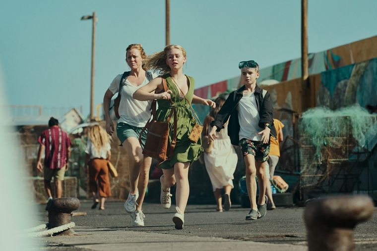 Si bien esta miniserie no está basada en hechos reales, pero si toma como punto de partida erupción del volcán Cumbre Vieja ocurrida en 2021. Si bien esta miniserie no está basada en hechos reales, pero si toma como punto de partida erupción del volcán Cumbre Vieja ocurrida en 2021.