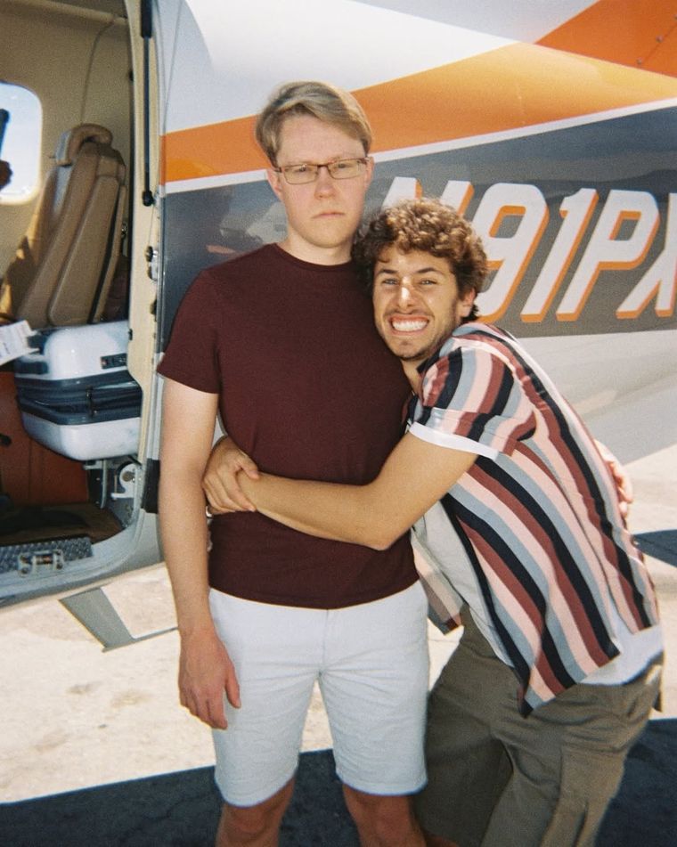 En el docu-reality, Juanpa Zurita recorrerá cuatro Continentes, junto al piloto Matt Guthmiller, la persona más joven en circunnavegar el mundo completamente solo a bordo de un avión. En el docu-reality, Juanpa Zurita recorrerá cuatro Continentes, junto al piloto Matt Guthmiller, la persona más joven en circunnavegar el mundo completamente solo a bordo de un avión.