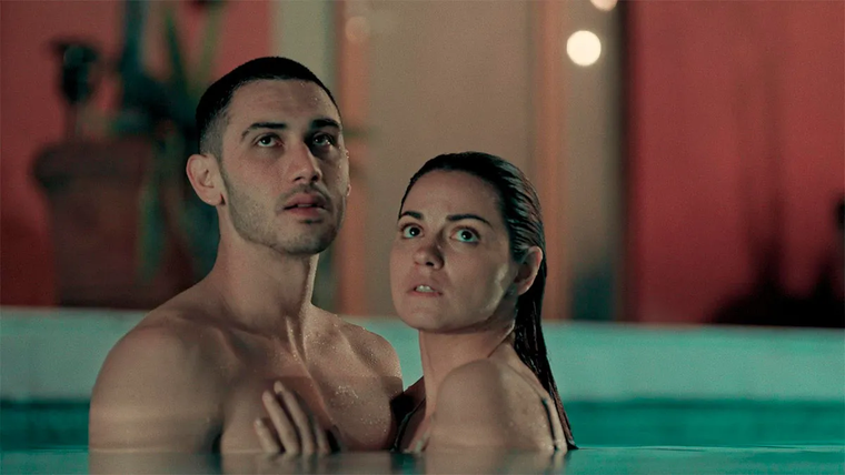 La clave del suceso en el que se convirtió esta serie subida de tonofue la gran química entre sus protagonistas, Maite Perroni y Alejandro Speitzer. La clave del suceso en el que se convirtió esta serie subida de tonofue la gran química entre sus protagonistas, Maite Perroni y Alejandro Speitzer.