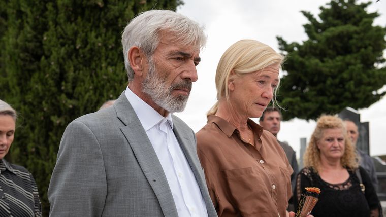 El último episodio une dos eventos que sucedieron con cuatro días de diferencia entre uno y otro, algo que los fanáticos no perdonaron