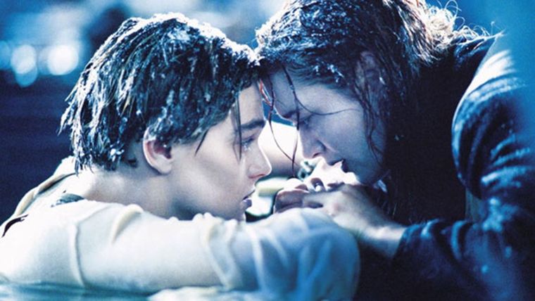 Kate Winslet y Leonardo DiCaprio protagonizan la icónica película Titanic.