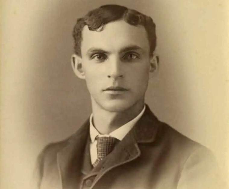 Algunos proponen el nombre de Henry Ford como posible inspiración para el personaje de La edad dorada. Algunos proponen el nombre de Henry Ford como posible inspiración para el personaje de La edad dorada.