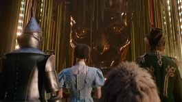 Durante las escenas de Dorothy, sólo se ve la espalda, los pies o la sombra del personaje. Durante las escenas de Dorothy, sólo se ve la espalda, los pies o la sombra del personaje.