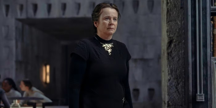 Emily Watson interpreta a Valya Harkonnen