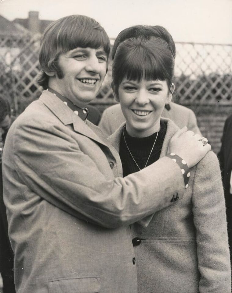 Starr modificó las partes que tenían que ver con su ex-esposa Maureen Starkey Tigrett. Starr modificó las partes que tenían que ver con su ex-esposa Maureen Starkey Tigrett.