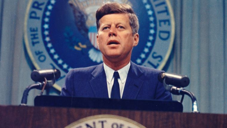 John Fitzgerald, uno de los miembros más conocidos de la familia Kennedy. John Fitzgerald, uno de los miembros más conocidos de la familia Kennedy.